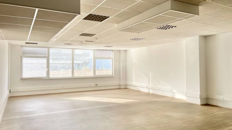 Na prenájom kancelárske priestory 200 m2 v Living centre v Ž