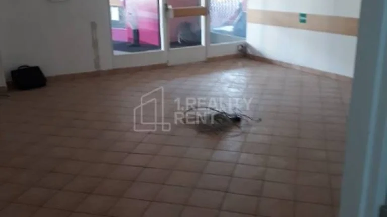 Prenájom : Obchodný priestor 127 m2 na Hlinách pri Juniore