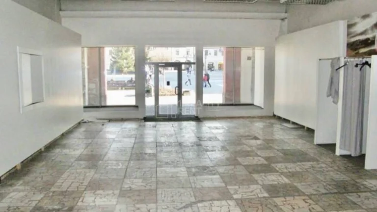 Na prenájom obchodné priestory 667 m2 v centre - Žilina