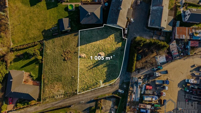 Pozemek pro RD se stavebním povolením, 1.005 m2 , Krásná Stu