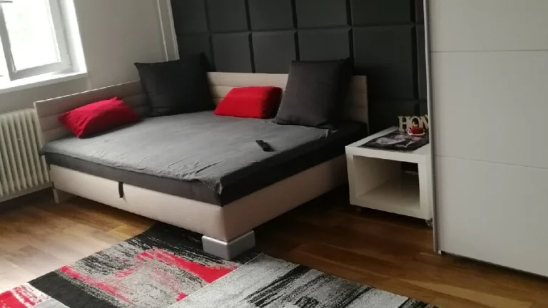 1 izb. byt v centre Lipt. Mikuláša.