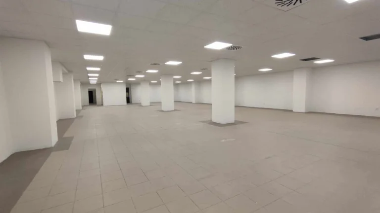 Na prenájom komerčné priestory Levice, 350m,centrum