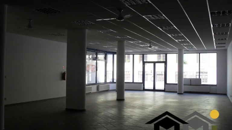 VÝHODNE Na prenájom obchodný priestor v Nitre na pešej zóne