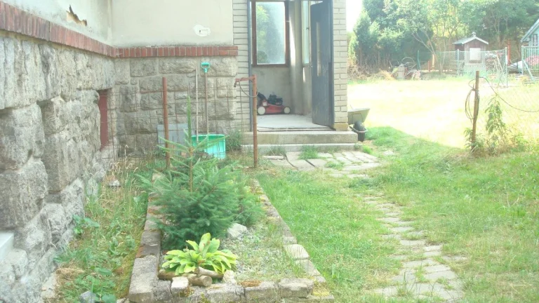 Stavební pozemek s bytem Lipensko
