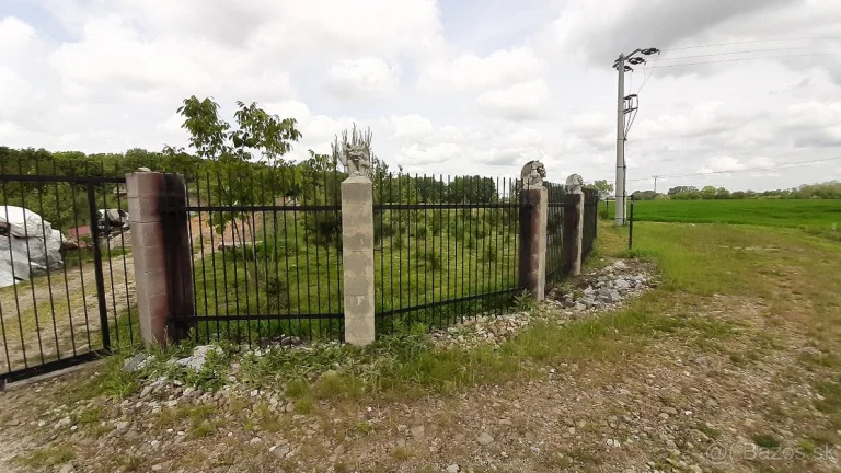 STAVEBNÝ POZEMOK NA OKRAJI DEDINY VRAKÚŇ 6 km DS