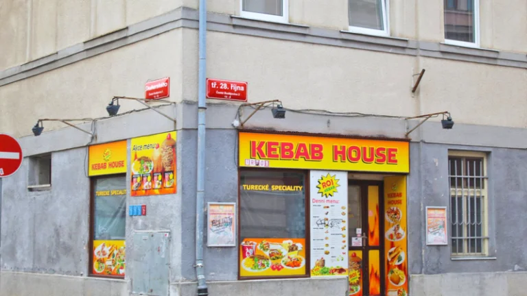 Pronájem obchodního prostoru o ploše 52 m², lokalita tř. 28.