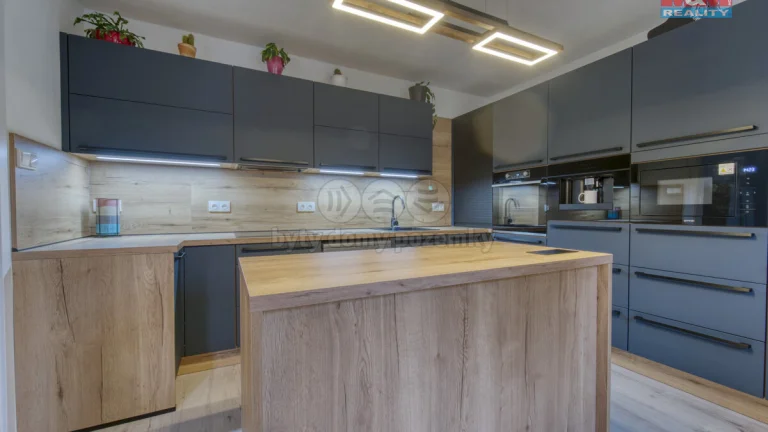 Prodej rodinného domu, 138 m², Neurazy