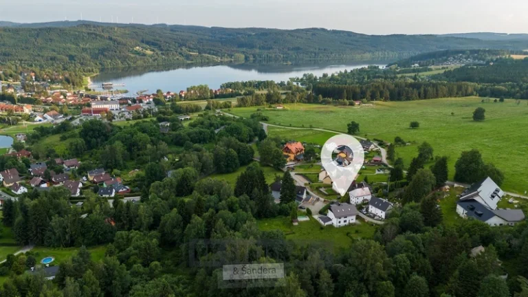 Prodej tří stavebních pozemků na domy v obci Lipno nad Vltav
