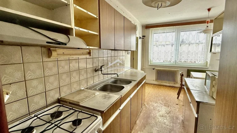 Pronájem rodinného domu 4+1 se zahradou a garáží – Cetoraz u