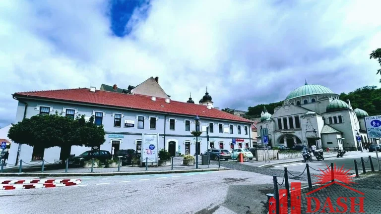 Na prenájom obchodný - komerčný priestor na Štúrovom námest