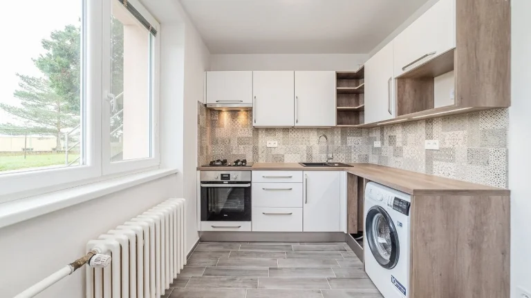 Pronájem bytu 1+kk 36 m² Znojmo, Pražská sídl. 10 000 Kč
