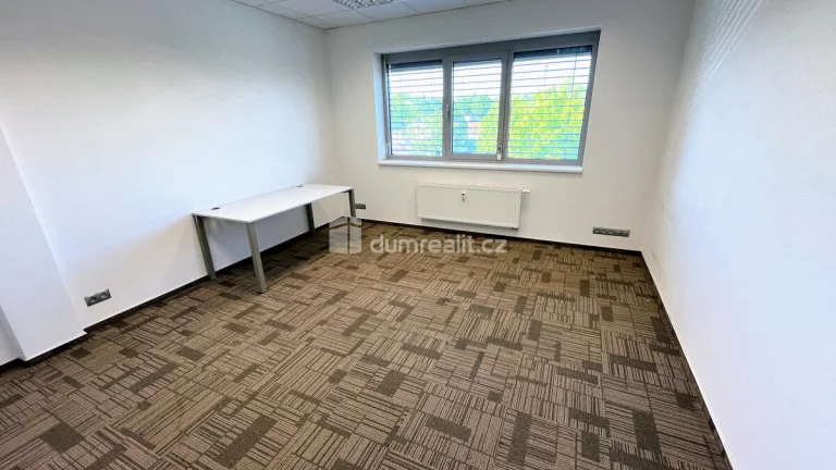 Pronájem kanceláře v budově VTP Triangl, 20 m2