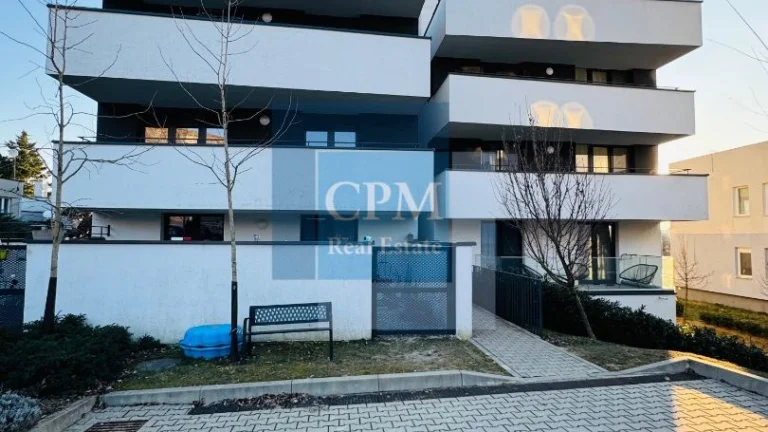 Ponúkame na predaj veľmi pekný 3-izbový byt s terasou a park