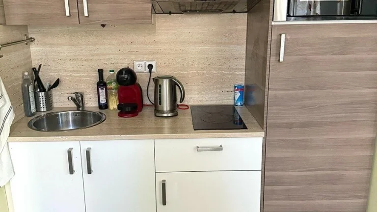 krásný byt 1+kk 30m2 v ul. Kmochova, Praha 5 - Smíchov
