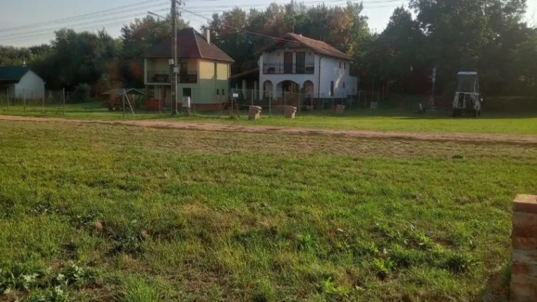 Patince/Modrany/ - Krásny pozemok na predaj