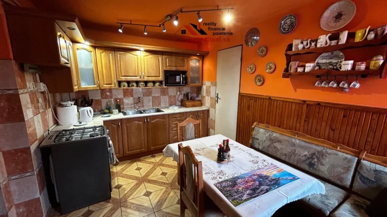 Jednopodlažný rodinný dom s pozemkom na predaj -pre 2 rodiny