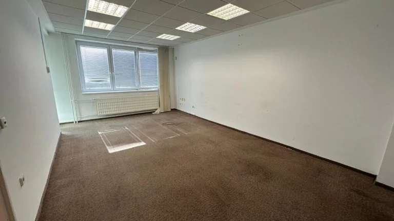 PRENÁJOM KANCELÁRIí 55m2 V BLÍZKOSTI CENTRA TOPOĽČIAN