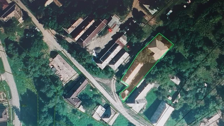 Sedliacka usadlosť,možnosť poľovačky, farmy kravín,rybníky,