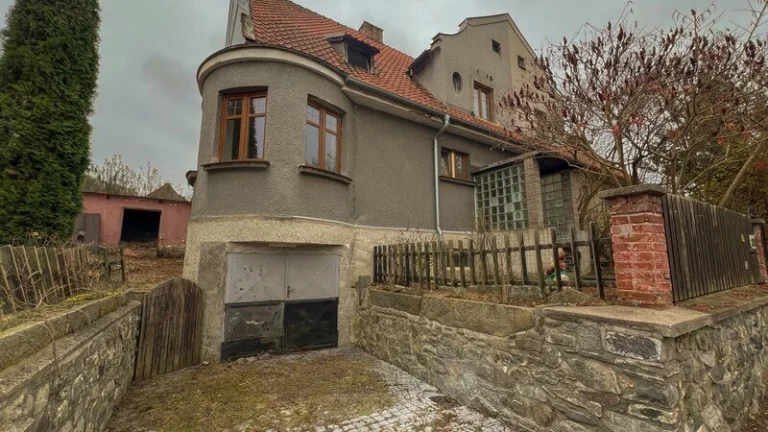 Prodej prostorného rodinného domu o dispozici 4+1 (162 m2) v