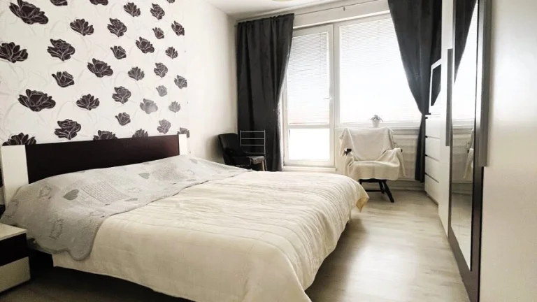 Slnečný pekný 4 izbový byt s loggiou, ul. Kyjevská, Levice