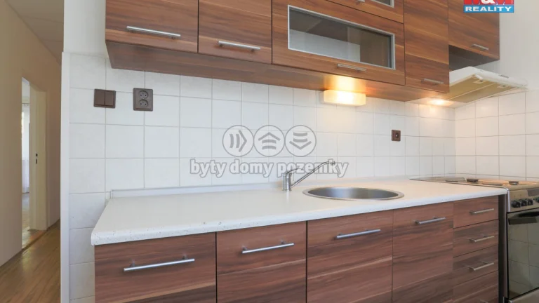 Pronájem bytu 3+1, 67 m², Karlovy Vary, ul. Brigádníků