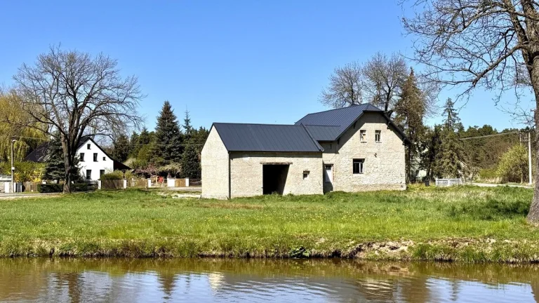 Dvougenerační RD (2 x 4+kk) užitná plocha 280 m2 , zahrada