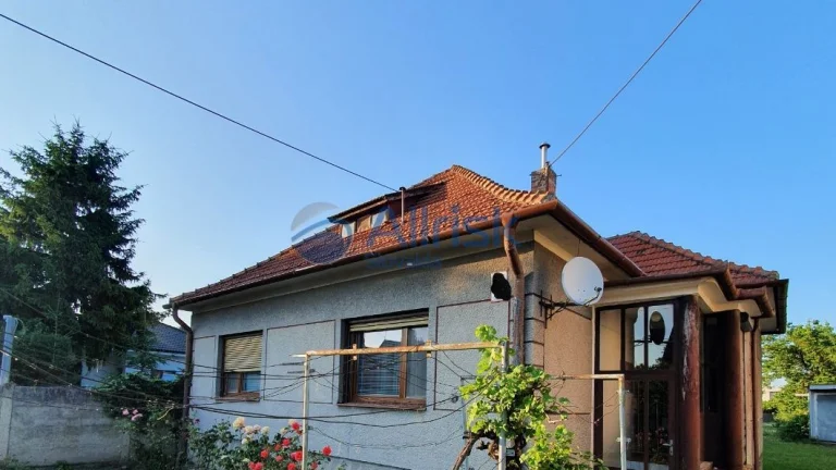 Rodinný dom po čiastočnej rekonštrukcii na krásnom veľkom po