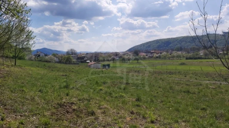 Pozemky v prírodnom prostredí na okraji obce Dolné Kočkovc