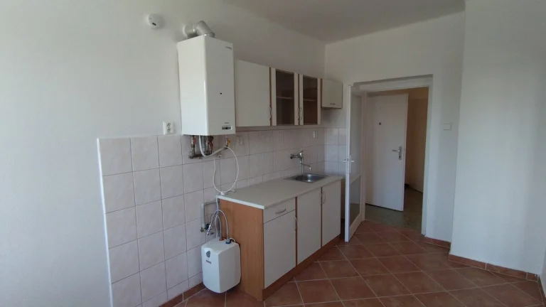 Rosice, pronájem bytu OV 2+1, 46 m2, rekonstrukce, sklep – b
