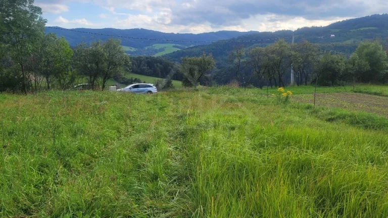 Stavebný pozemok s krásnymi výhľadmi nad obcou Lysá pod Ma