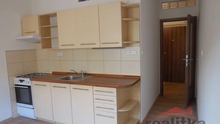 Pronájem bytu 2+1 s balkónem, Jasná, Opava- Kylešovice