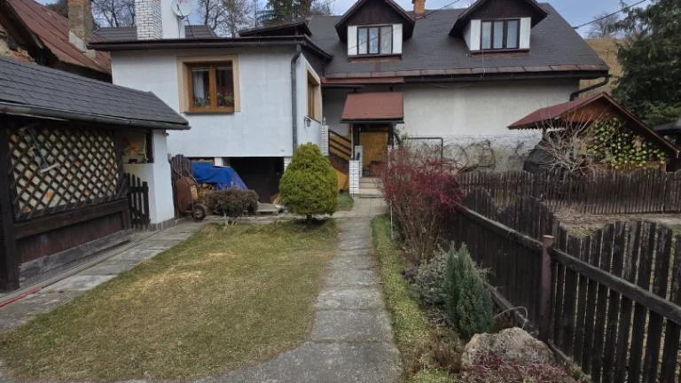 REZERVOVANÝ - Rodinný dom s potenciálom v obci Nemecká, časť