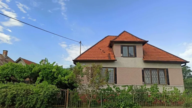 Rodinný dom s garážou