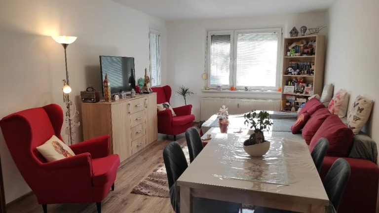 Na predaj 4 izbový byt, 81m2 + loggia, v centre DS