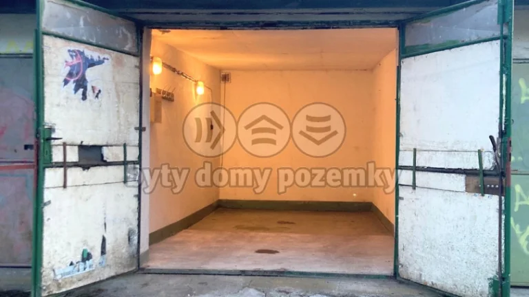 Pronájem garáže s elektřinou, ul. Majakovsḱého, Karlovy Vary