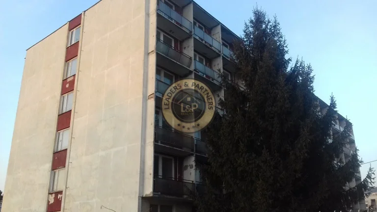 NA PREDAJ budova s bytmi HLOHOVEC