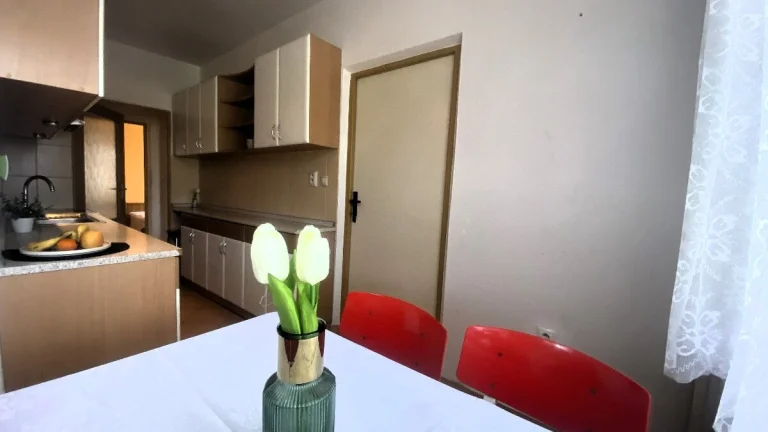 Veľký 3 izbový byt blízko centra