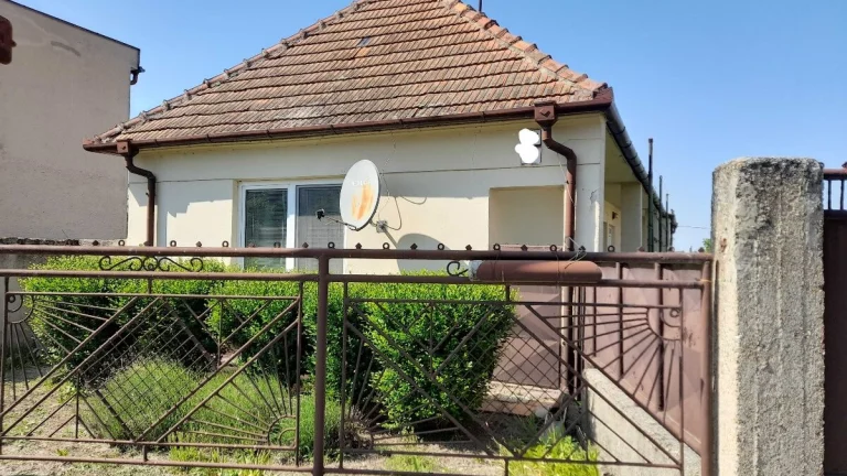 Videcky rodinný dom s veľkou záhradou na predaj