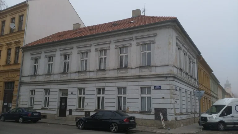Komerční nemovitost, ubytovna nebo bytový dům, byty