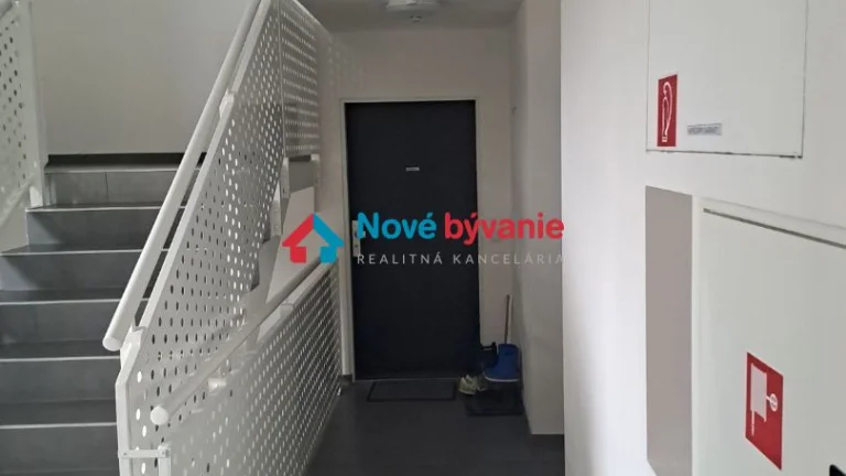 Predaj 3 izbový byt s veľkou terasou - Bratislava - Nové Mes