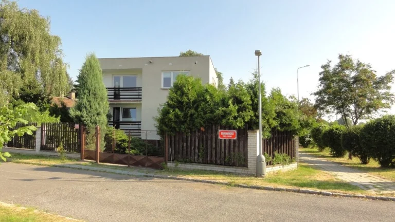 Pronájem domu, cca 200 m2, Praha 9 – Letňany, ul. Broumovská