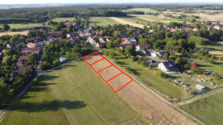 Prodám stavební pozemek v Uhlířské Lhotě o výměře cca 550 m2