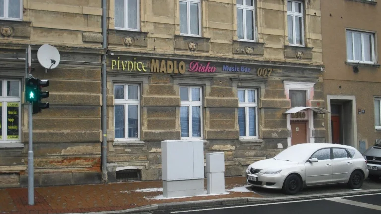 Bar, disco, šipky, klub, Cheb