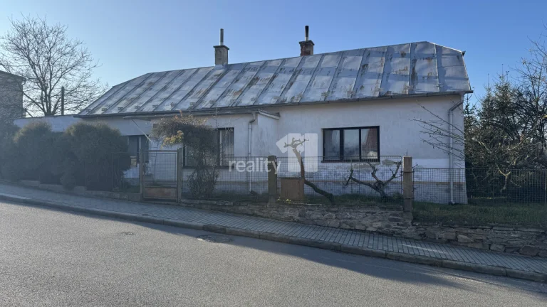 Prodej rodinného domu, 3+1, garáž, dílna, pozemek 1074m2, ul