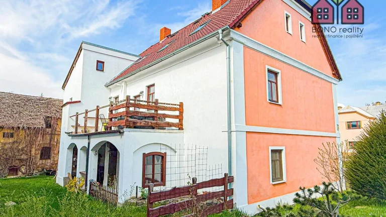 RD, celková dispozice 8+2, plocha 282 m2, půda, stodola, zah