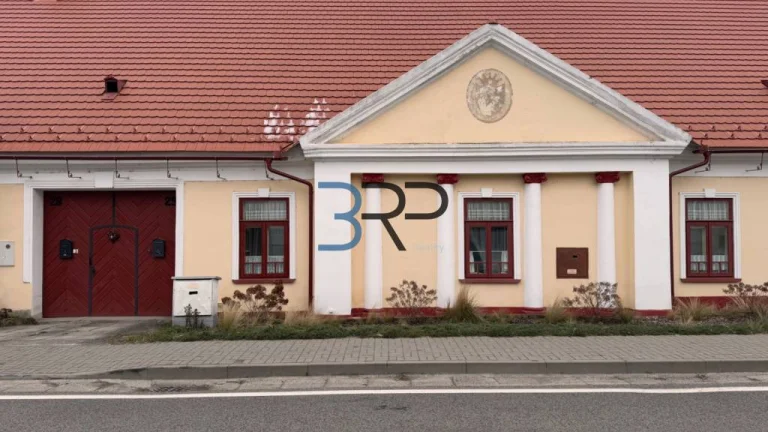 Na predaj historická kúria v obci Sobotište