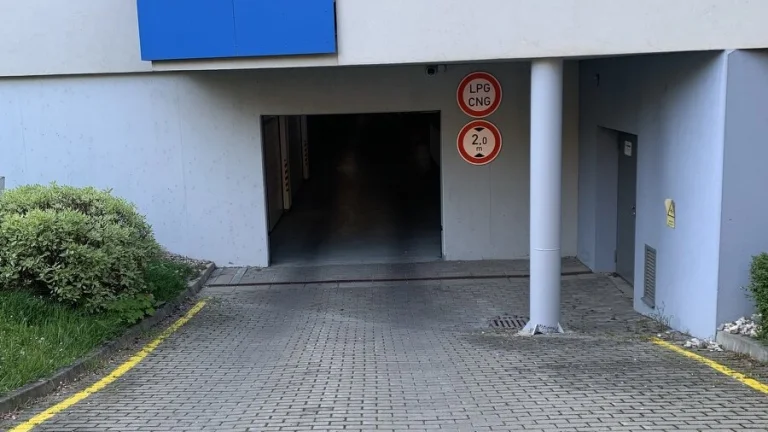 garážové stání Gen. Píky
