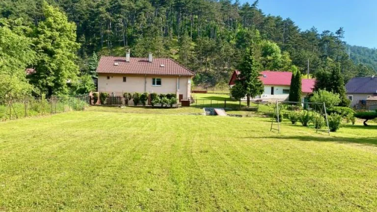 Na predaj 3.-izb. dom, 1050m2 pozemok, obec Buková