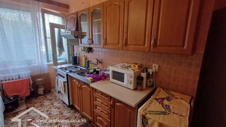 1 izbový byt vo výhladávanej lokalite ulica Budovateľská.