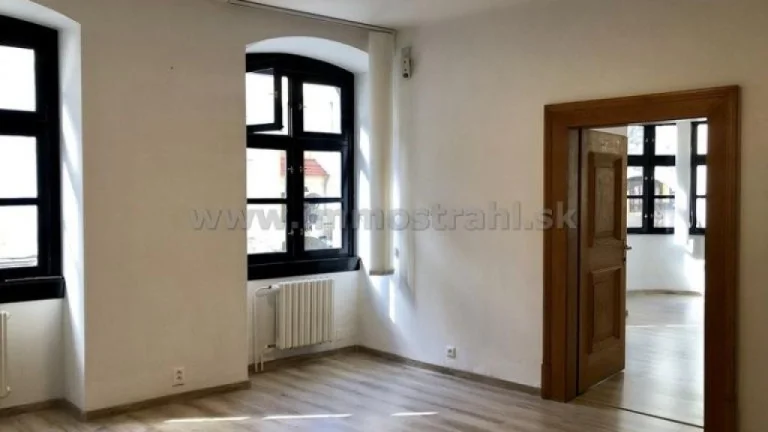PRENÁJOM kancelárie 42 m2 - Michalská, BA I, pešia zóna